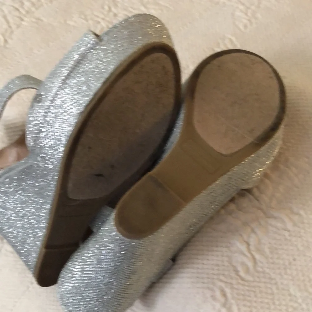 RAMPAGE glitter wedges